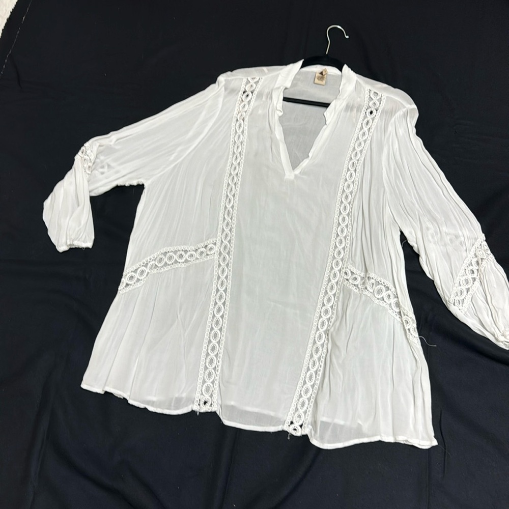 XCVI long white top